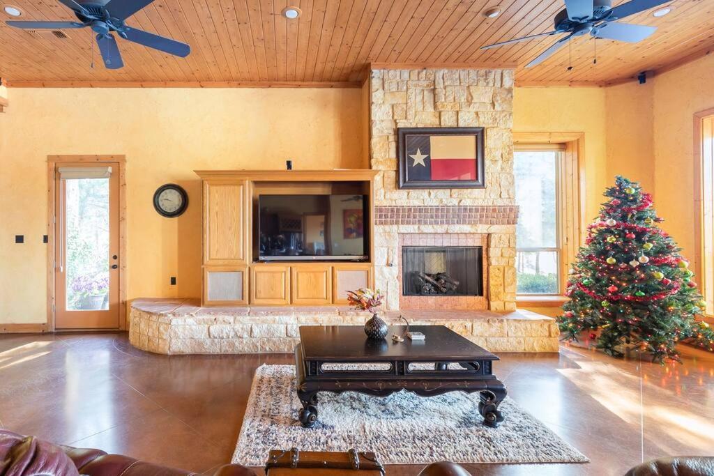 Texas Ranch House With 5 Bedroom And Fish Pond Dallas Exteriér fotografie